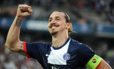 F1赛车赛场焦点！英格兰队对阵中国队，老将回归赛场，再度燃起斗志