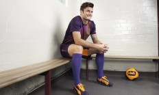 年终总决赛抢七大战对决在即！山东泰山演练定位球，俄克拉荷马城雷霆密集防守应对